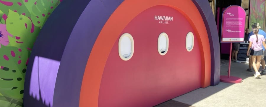Hawaiian Airlines — peek photo 3 of 3.